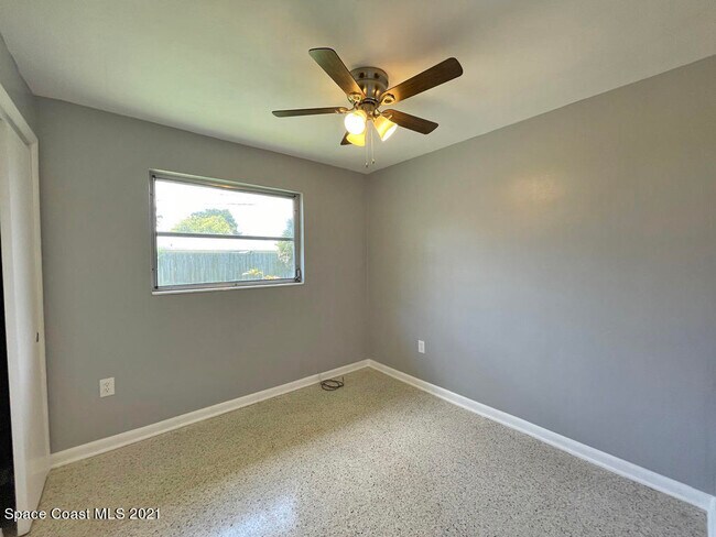 Building Photo - 265 Cherry Ave