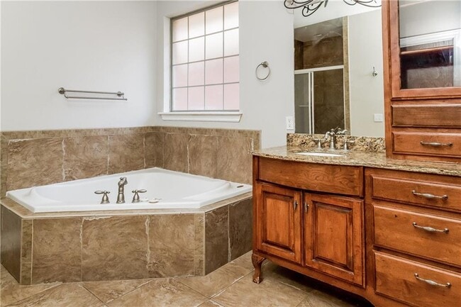Building Photo - 4640 Olde Village Cir
