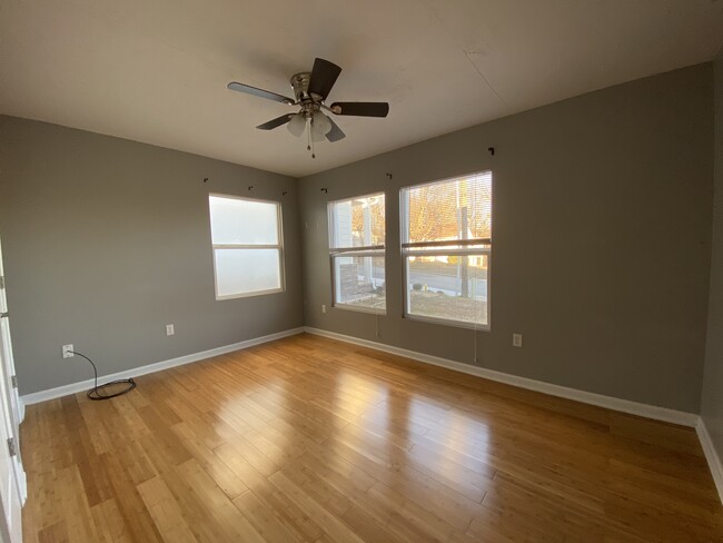 Building Photo - 411 S Hill Ave