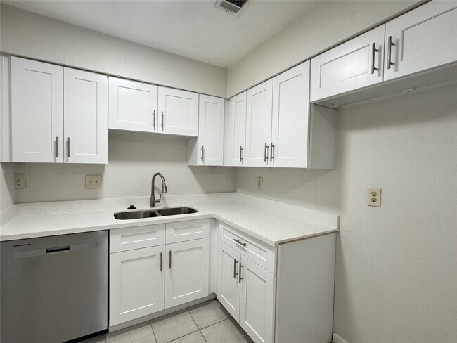 Building Photo - 10942 Beacave Bend Ct