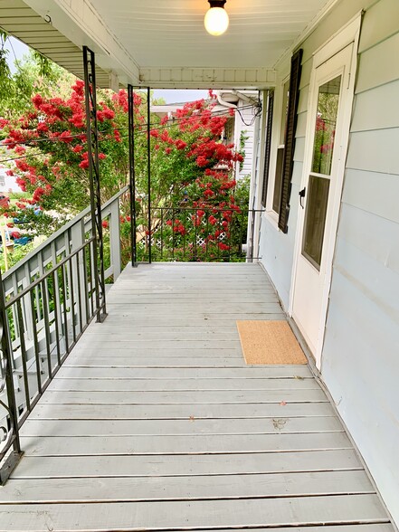 Covered front porch - 1332 Buena Vista Blvd SE