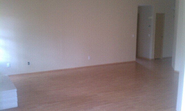 Building Photo - Beautifully Remodeled 3-Bedroom Home with ...