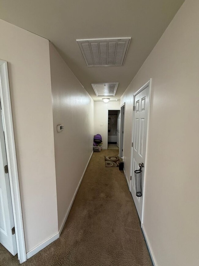 Building Photo - 3 Bdrm/2.5 Bth Home Located Close to I-95