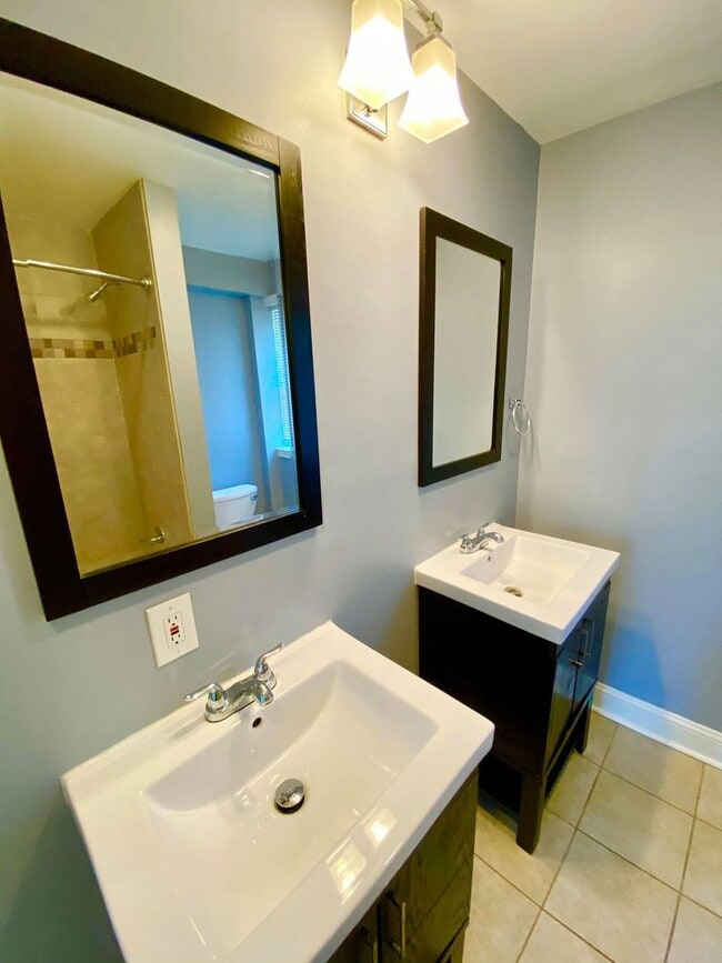 Building Photo - Charming 2bed/2ba Dundalk Townhome!