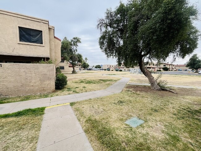 Building Photo - 5041 N 40th Ave