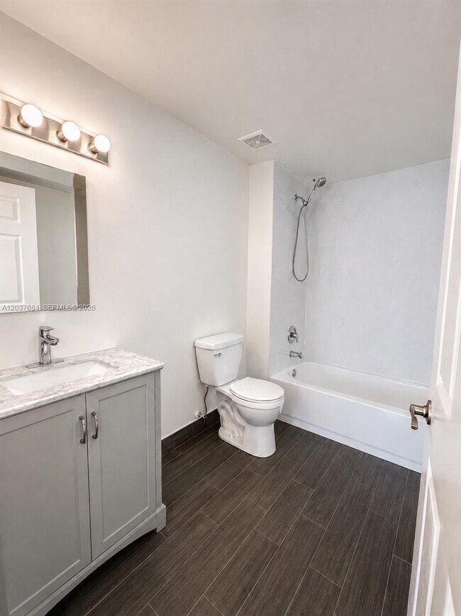 Building Photo - 711 SW 111th Way