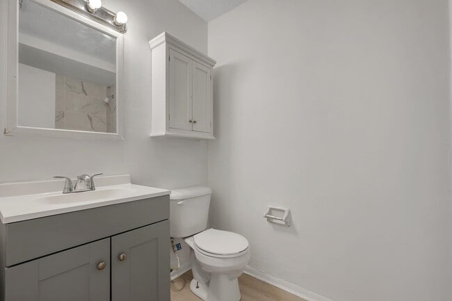 Building Photo - 3421 Sunnyside Dr