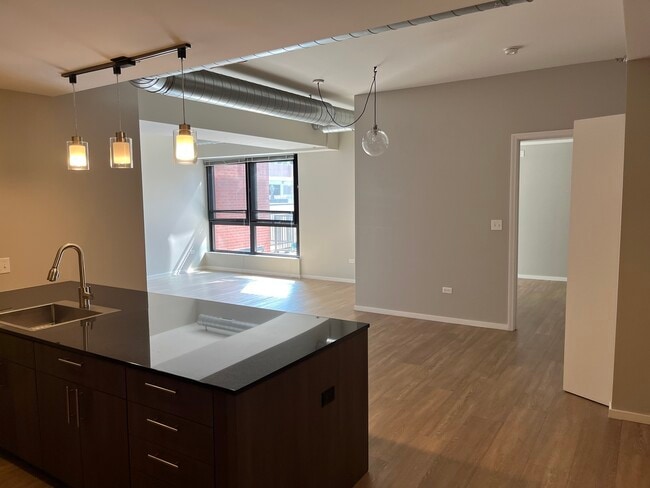 Building Photo - 211 W Scott St