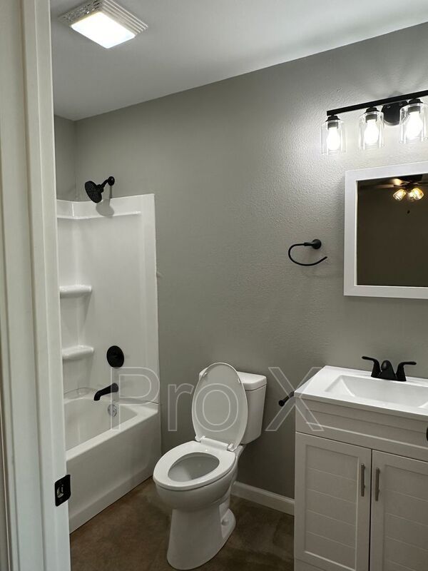 Building Photo - 120 S Pearl