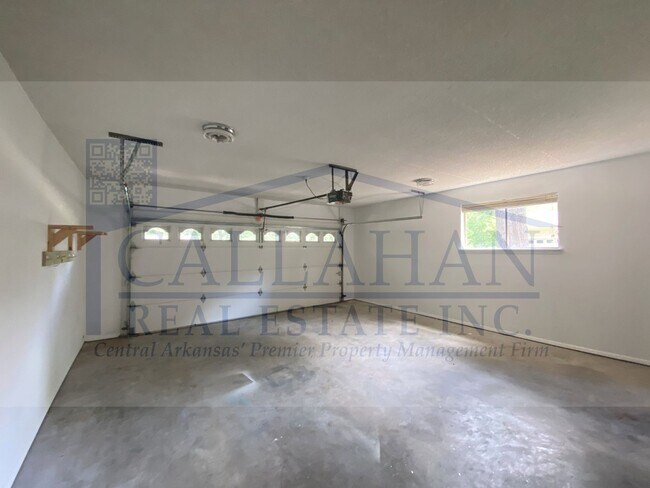 Building Photo - Jacksonville Foxwood Home