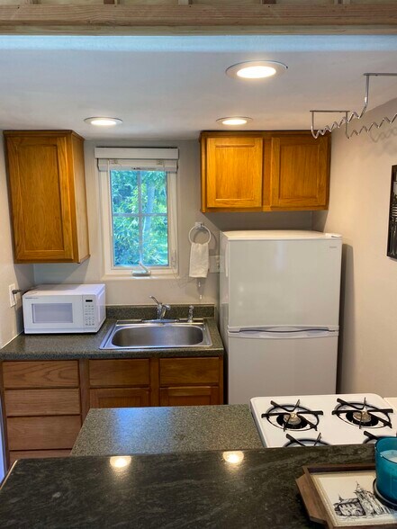 Unit B - 35 Silver Saddle Ln