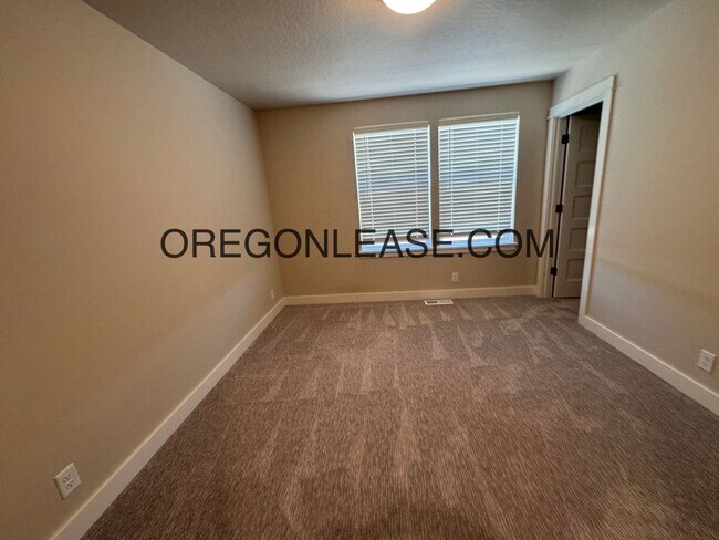 Building Photo - Spacious 4-Bedroom Home in Thurston Area –...
