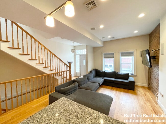 Building Photo - 96 L St