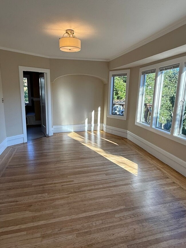 Building Photo - Great 2 Bedroom Rental Home in Crocker Highland District