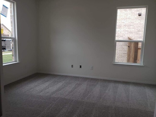 Building Photo - 1824 Stinnett Dr