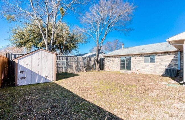 Building Photo - Location location