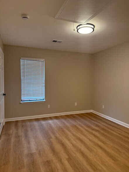 Building Photo - 8303 Mountain Pass