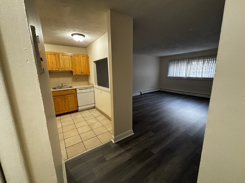 Building Photo - 71 Gardner St