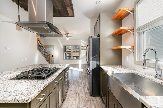 Building Photo - Incredible 3 BDRM / 2.5 BTH Franklin Home ...