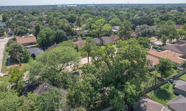 Building Photo - 21306 Park Run Dr