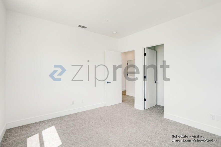 Building Photo - 2203 Versaro Dr