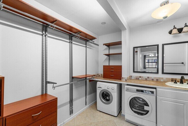 Building Photo - 120 Cypress Club Dr