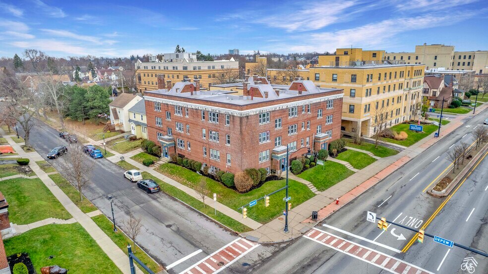 Building Photo - 2803 Main St