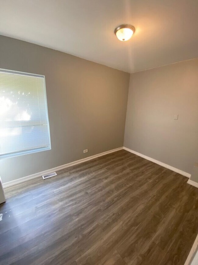 Building Photo - 7314 S University Ave