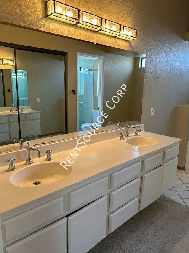 Building Photo - 4663 Cocina Ln
