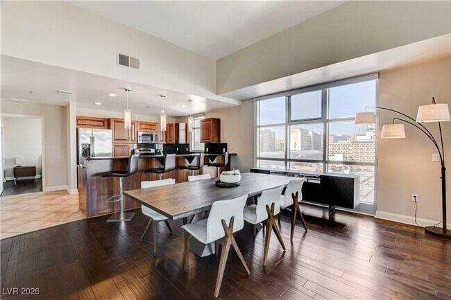 Building Photo - 150 S Las Vegas Blvd