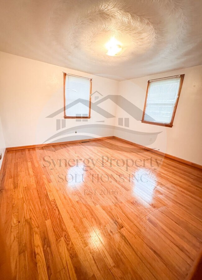 Building Photo - Ranch Home