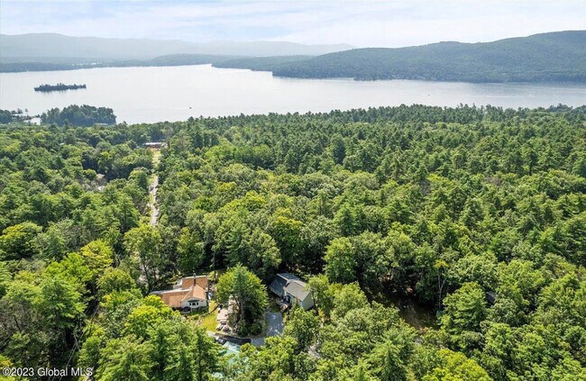 Building Photo - 374 Middle Rd