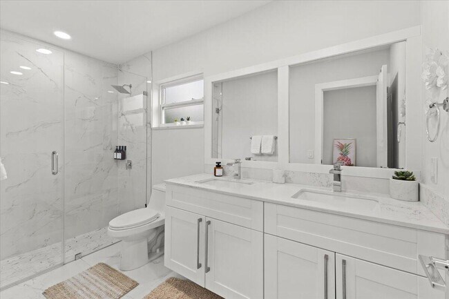 Building Photo - 5136 Beechwood Rd