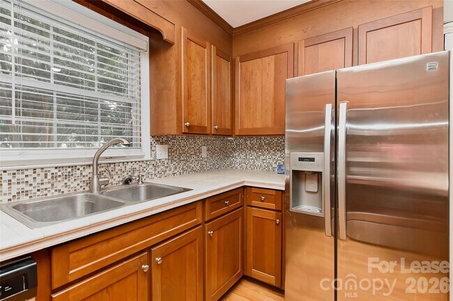 Building Photo - 420 Seneca Pl