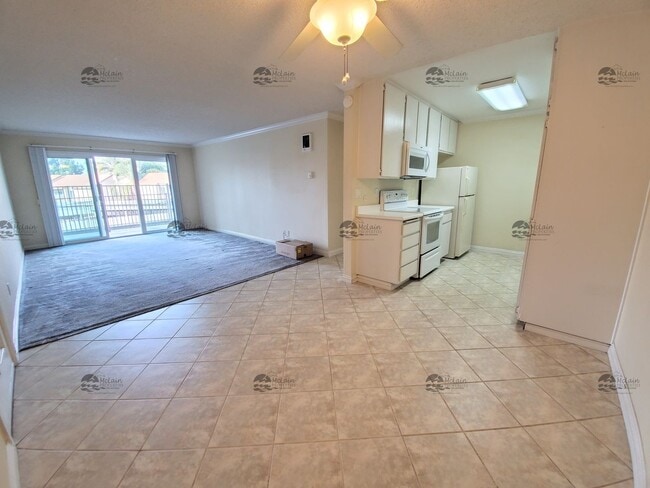 Building Photo - 1 Bed/1Bath in The Grove Gated Carlsbad Co...