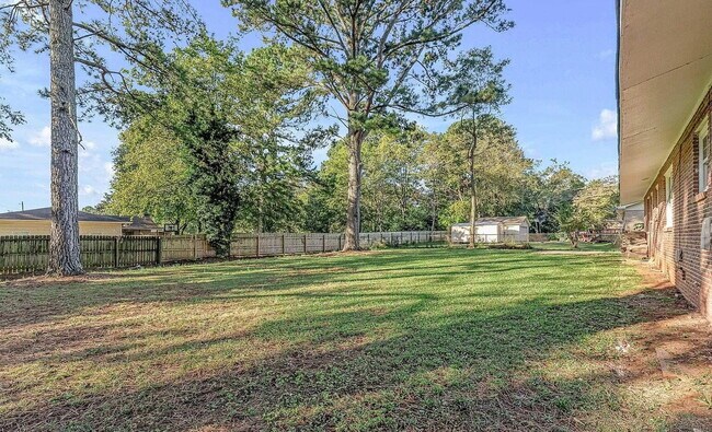 Building Photo - Coming soon, Available 4/1/26. Section 8 Welcome!!! "Ranch style 3-Bed, 2-Bath Gem with 1,344 Sq ...