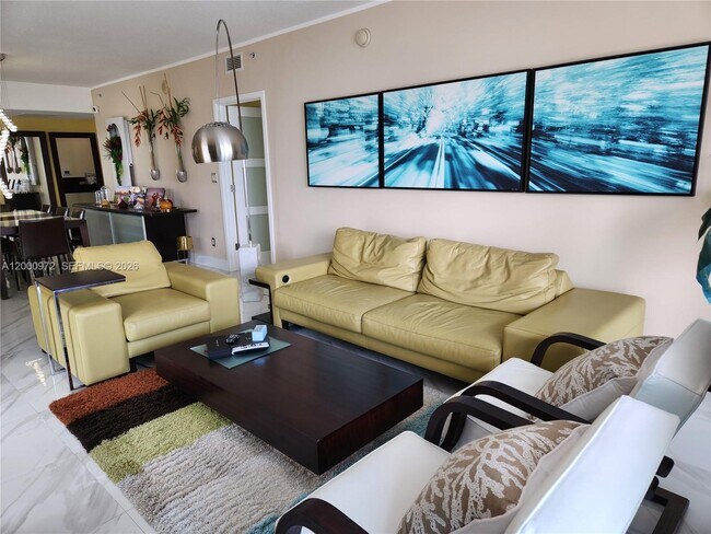 Building Photo - 325 S Biscayne Blvd