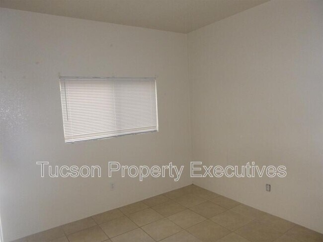Building Photo - 5244 S Via Laguna Blanca
