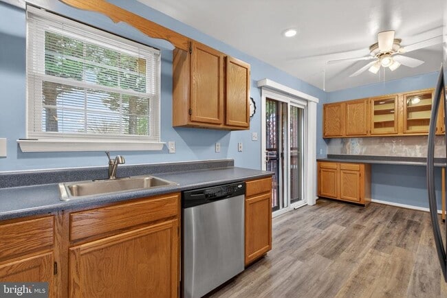 Building Photo - 8813 Ritchboro Rd