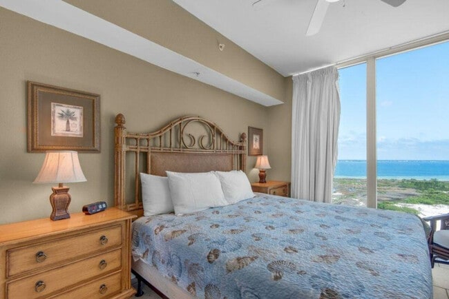 Building Photo - 2 Portofino Dr