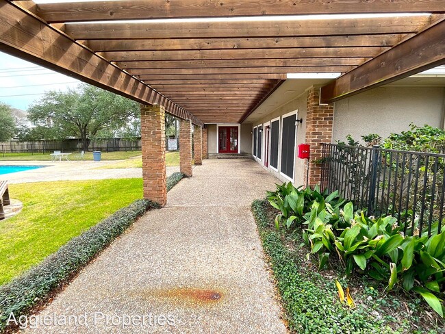 Building Photo - 1 br, 1 bath House - 1901 Holleman Drive W...