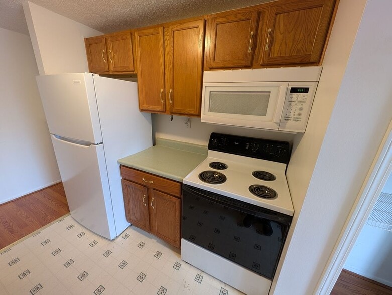 Building Photo - 6301 Robinson Rd