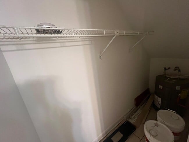 Building Photo - 115 Hughes St NE