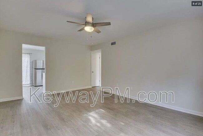 Building Photo - 1030 Carriage Dr