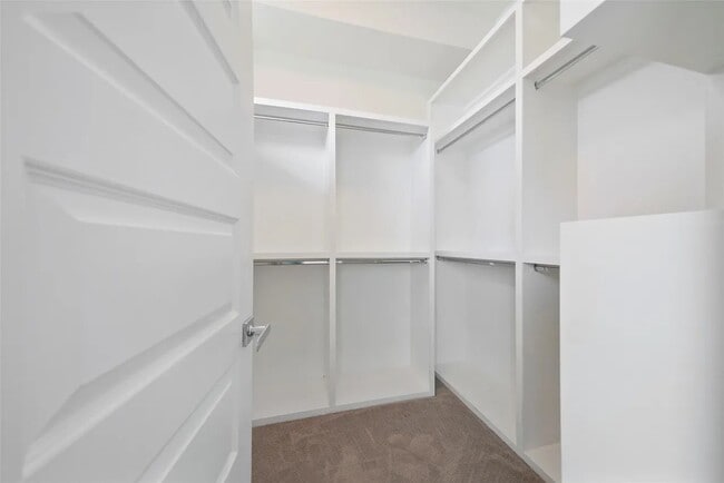 Building Photo - 2105 Engelmohr St