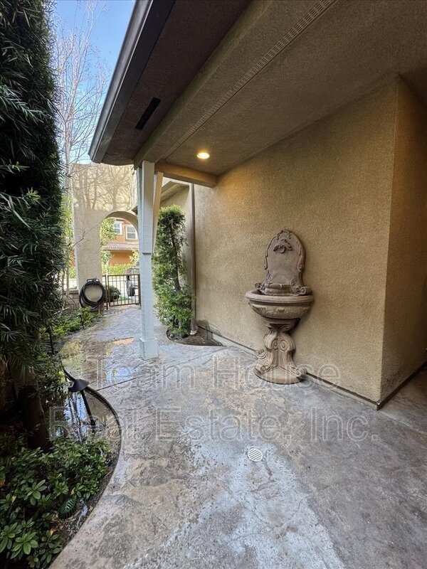 Building Photo - 26734 Via Bellazza