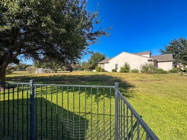 Building Photo - 100 Sunbird Ct