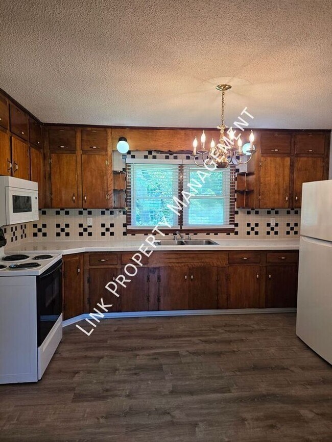 Building Photo - Available Now – Spacious 4 Bedroom Home in Ringgold for Only $1,795/Month!