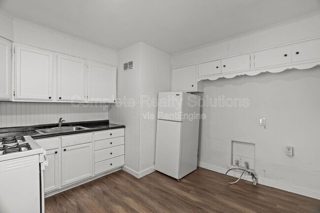 Building Photo - 9823 Winkler Dr