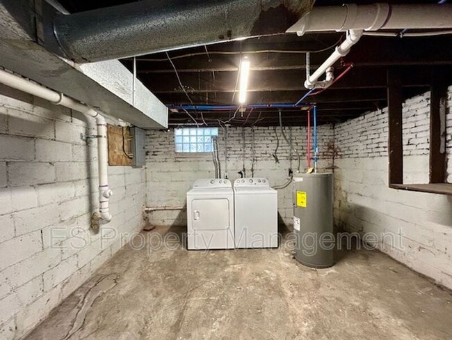 Building Photo - 2960 N Park Ave